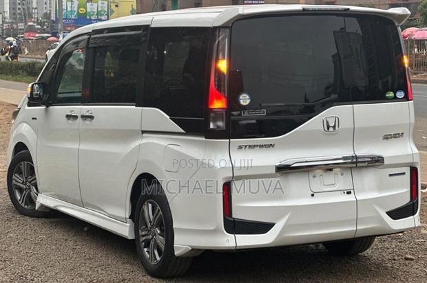 Honda Stepwgn 2018 Pearl
