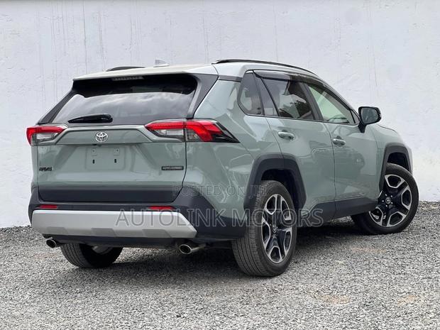 Toyota RAV4 Adventure 2019 Green