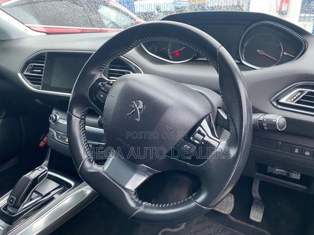 Peugeot 308 2019 Purple