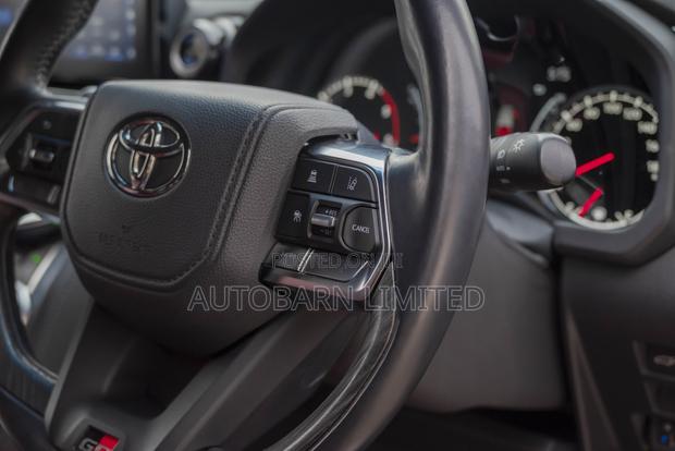 Toyota Land Cruiser 3.3 Diesel 4WD 2021 Red