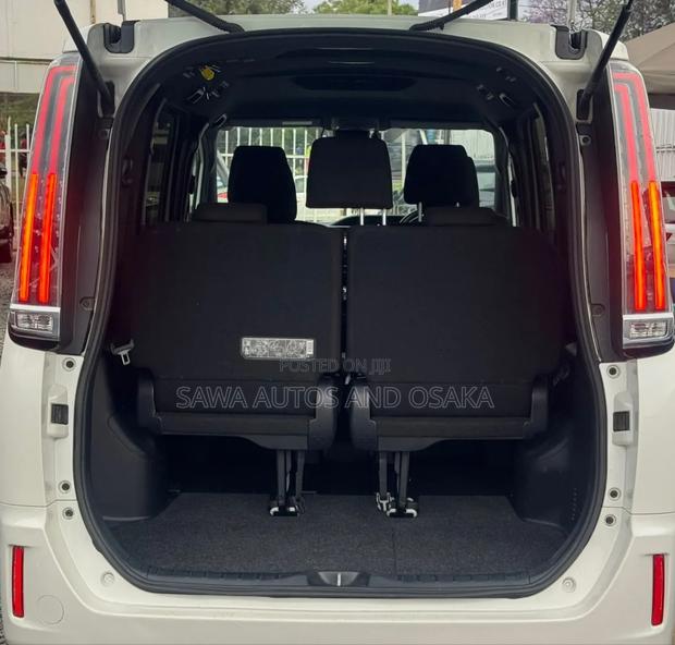Toyota Esquire 2019 White