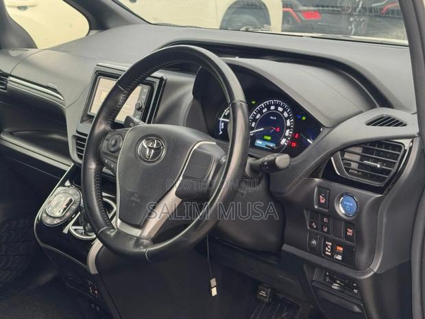 Toyota Esquire 2019 White