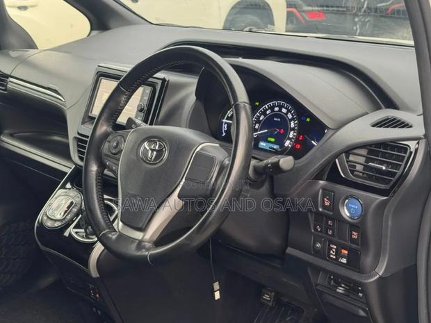 Toyota Esquire 2019 White