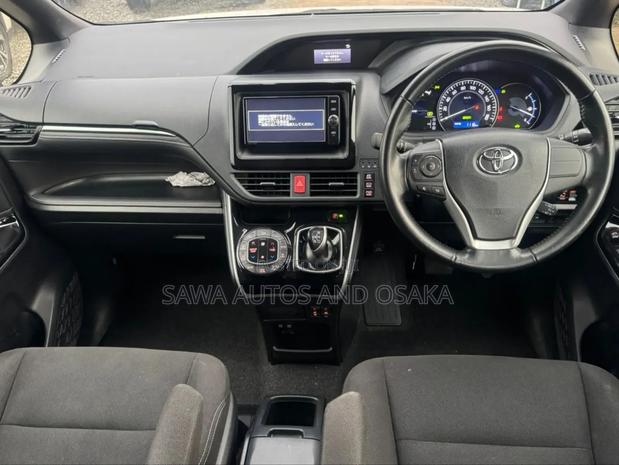 Toyota Esquire 2019 White