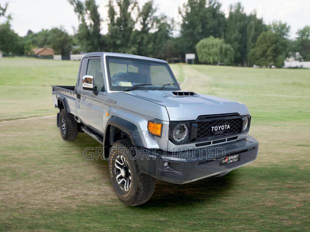 Toyota Land Cruiser 4.5 V8 TD 2019 Silver
