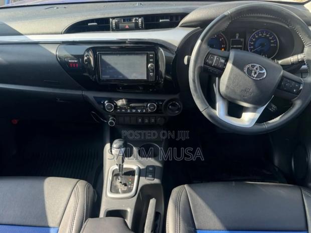 Toyota Hilux 2019 Blue