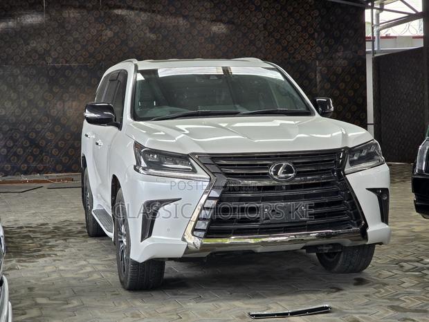 Lexus LX 570 AWD 2019 White