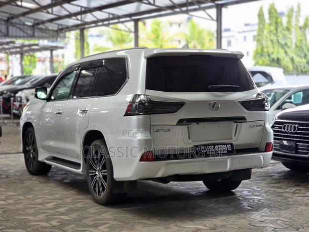 Lexus LX 570 AWD 2019 White