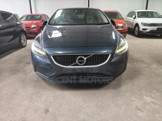 Volvo V40 2019 Blue