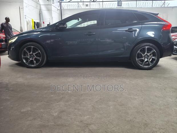 Volvo V40 2019 Blue