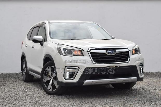 Subaru Forester Premium AWD 2019 White