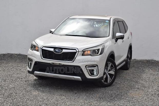 Subaru Forester Premium AWD 2019 White