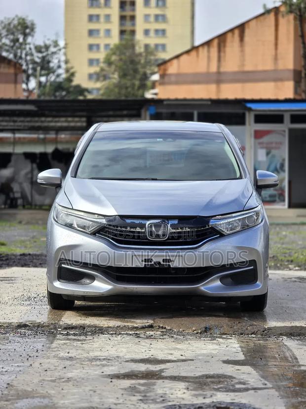 Honda Fit Shuttle 1.5 Hybrid 2WD 2019 Silver