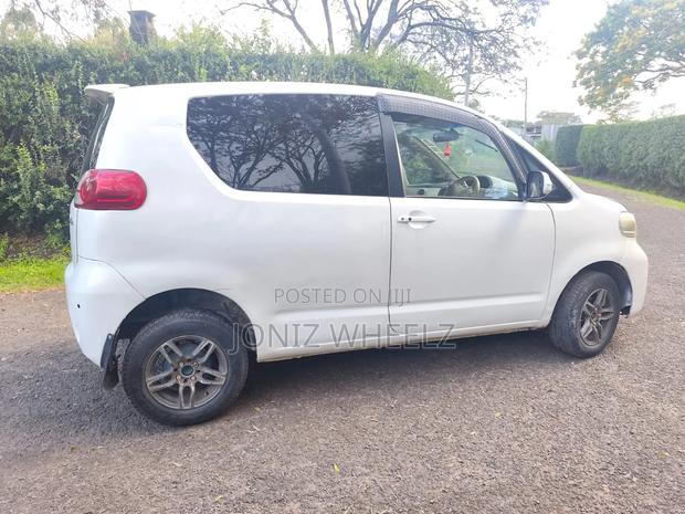 Toyota Porte 1.3 FWD 2011 White