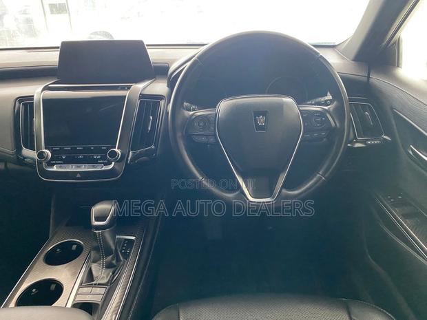 Toyota Crown 2018 White