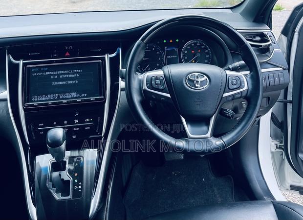 Toyota Harrier 2.0 2018 White