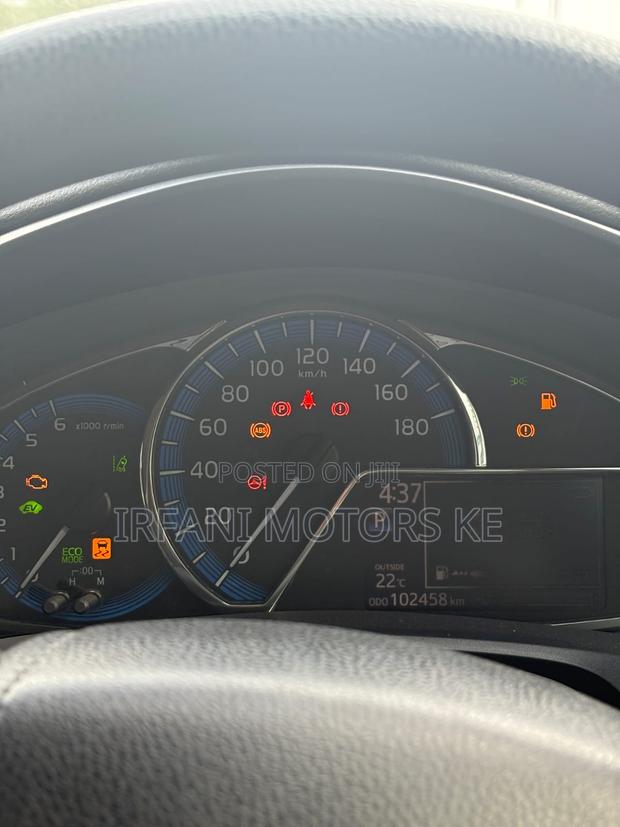 Toyota Corolla Fielder 1.5 Hybrid FWD 2018 Silver
