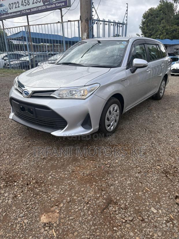 Toyota Corolla Fielder 1.5 Hybrid FWD 2018 Silver