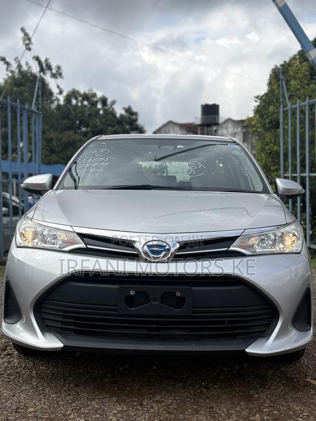Toyota Corolla Fielder 1.5 Hybrid FWD 2018 Silver