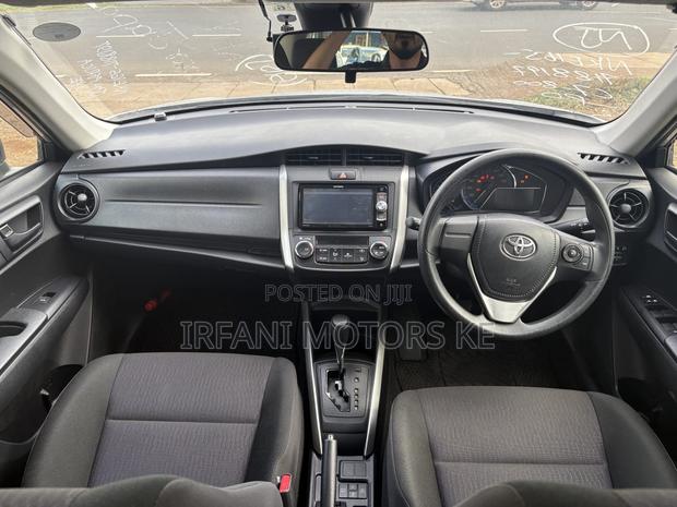Toyota Corolla Fielder 1.5 Hybrid FWD 2018 Silver