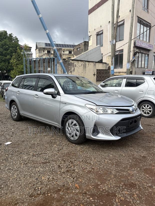 Toyota Corolla Fielder 1.5 Hybrid FWD 2018 Silver