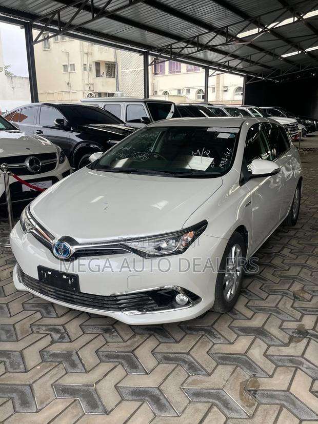 Toyota Auris 2018 White
