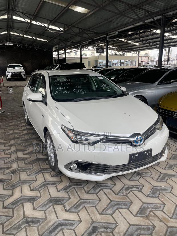 Toyota Auris 2018 White