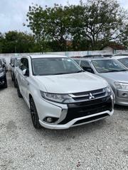 Mitsubishi Outlander 2018 White for sale