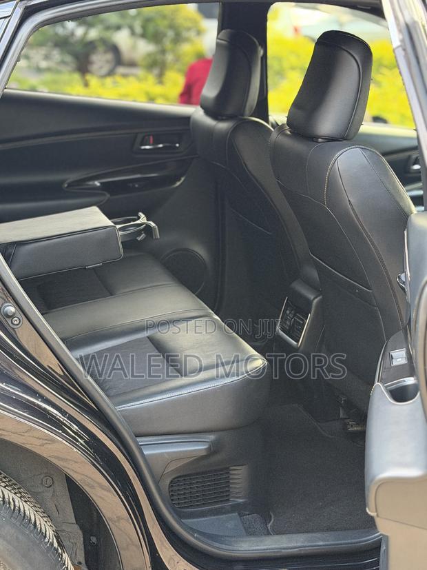 Toyota Harrier 2.0 2018 Black