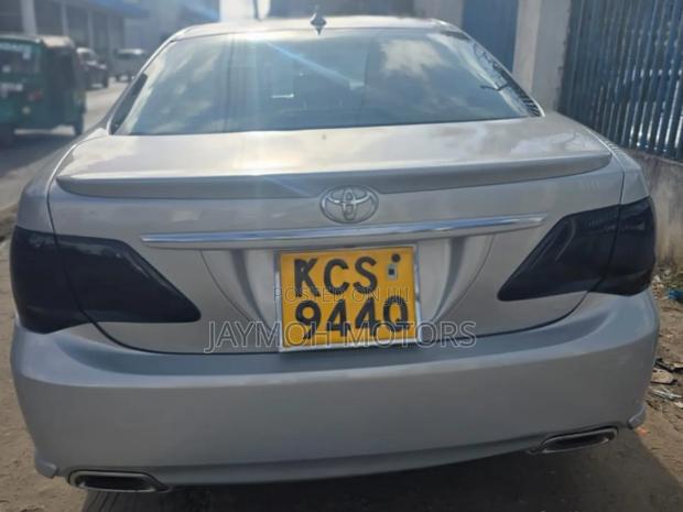 Toyota Crown 2014 Silver