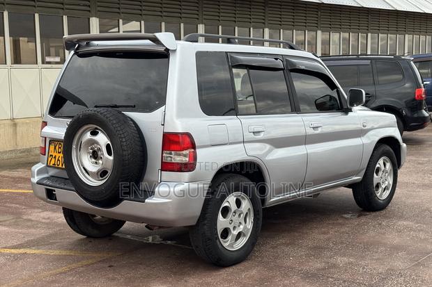 Mitsubishi Pajero IO 2003 White