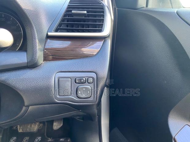 Toyota Premio 2018 Silver