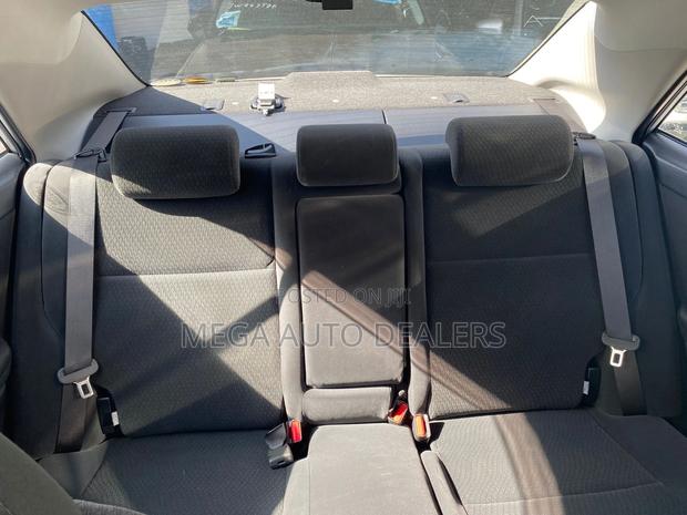 Toyota Premio 2018 Silver