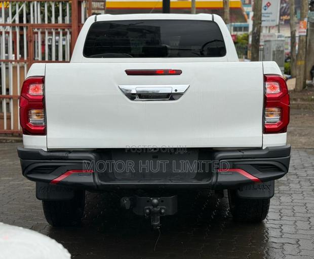 Toyota Hilux 2019 White