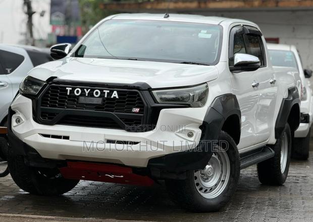 Toyota Hilux 2019 White