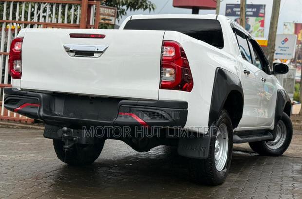 Toyota Hilux 2019 White