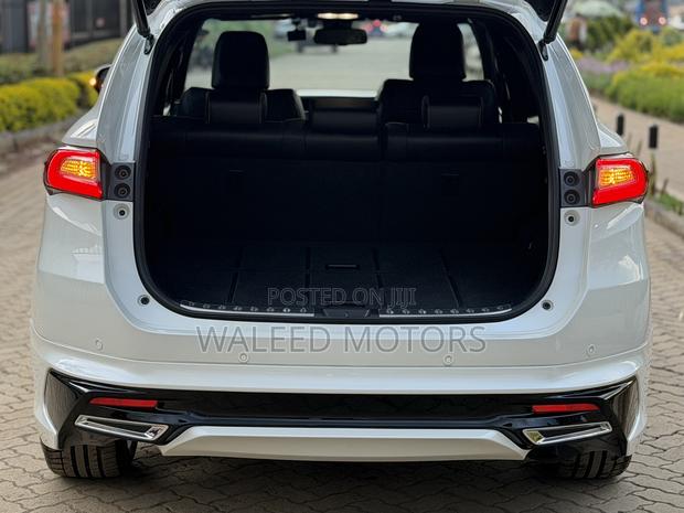 Toyota Harrier 2.0 2019 White