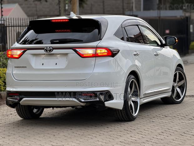Toyota Harrier 2.0 2019 White