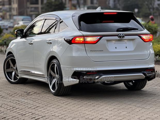 Toyota Harrier 2.0 2019 White