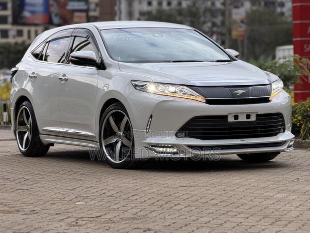 Toyota Harrier 2.0 2019 White