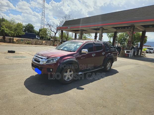 Isuzu D-MAX 2015 Red
