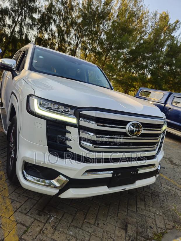 Toyota Land Cruiser 2022 White