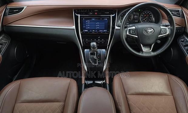Toyota Harrier 2.0 2018 White