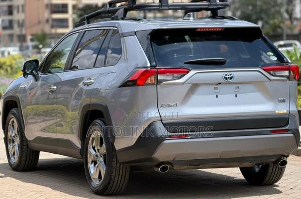 Toyota RAV4 Hybrid 2019 Silver