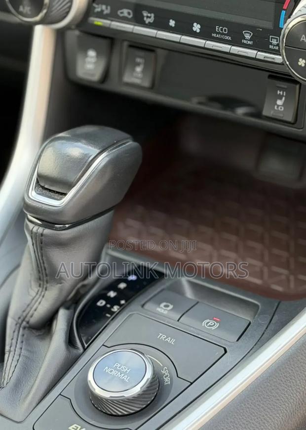 Toyota RAV4 Hybrid 2019 Silver