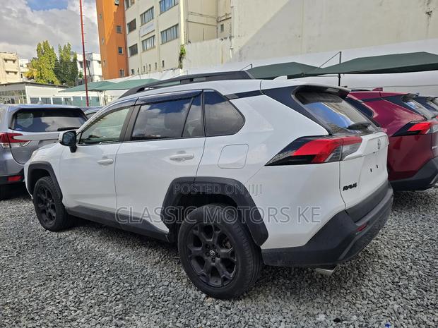 Toyota RAV4 Adventure 2019 White