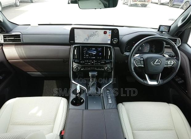 Lexus LX 600 2022 White