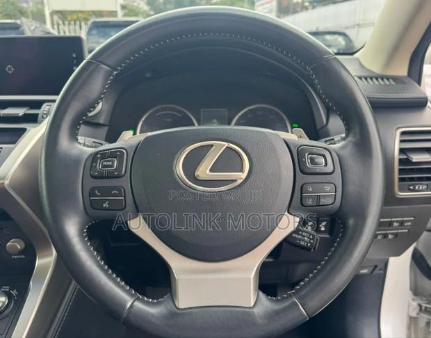 Lexus NX 300h Base 4x4 (2.5L 4cyl 2A) 2018 White