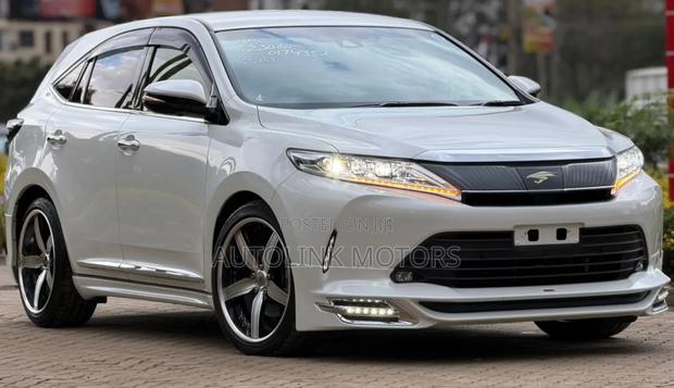 Toyota Harrier 2.0 2019 White
