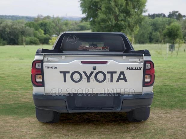 Toyota Hilux Revo Double Cab Deisel 2.8 AWD 2018 White